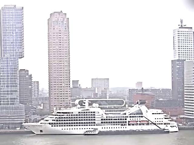 Seabourn Sojourn aan de Cruise Terminal Rotterdam